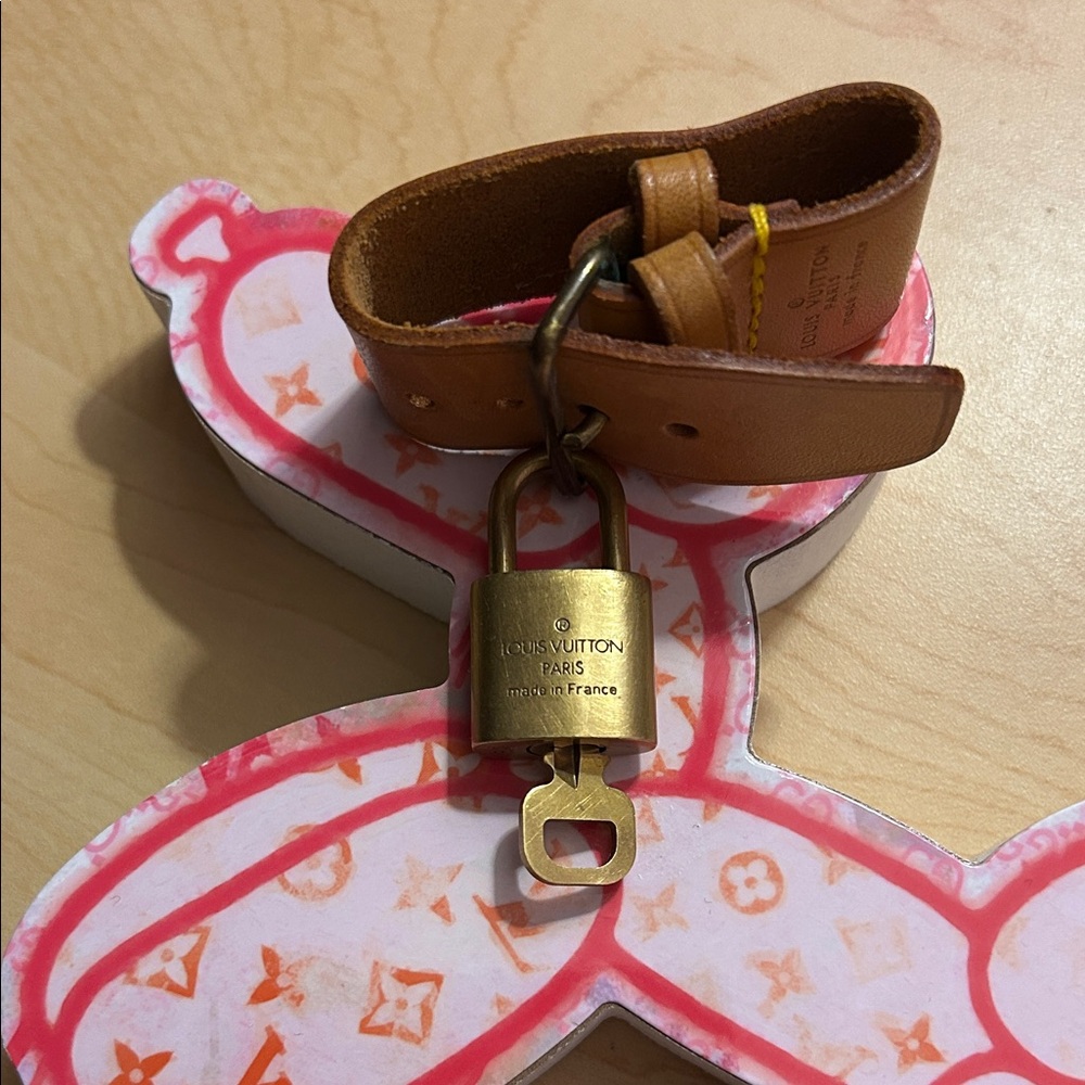 Louis Vuitton Tan Leather Poignet with Gold Padlock #318 EUC